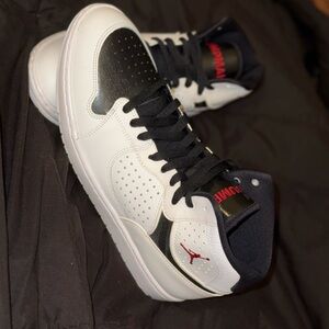 Jordan Jumpman | Black & White Men's Sneakers | Size 11.5